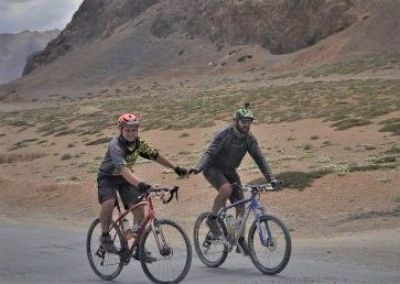 Jason Cooper Cycling on the  tour with redspokes